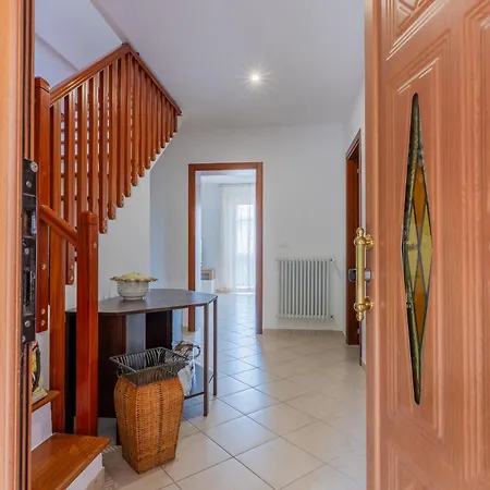 Luminosa Casa A Casoli Di Con Giardino Ferienhaus Atri