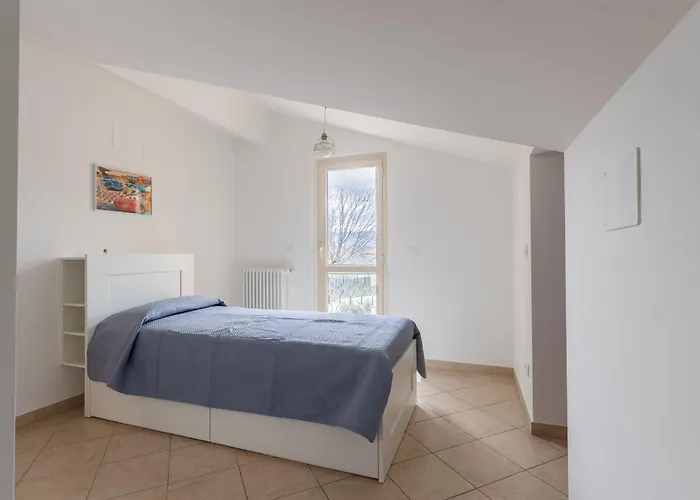 Luminosa Casa A Casoli Di Con Giardino *